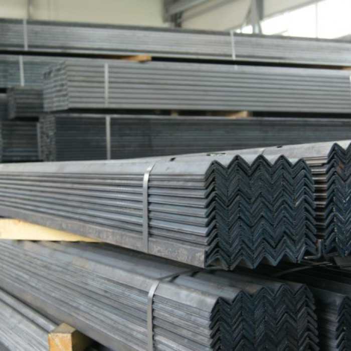 Уголок горячекатаный равнополочный 40х40х3 мм 6 м